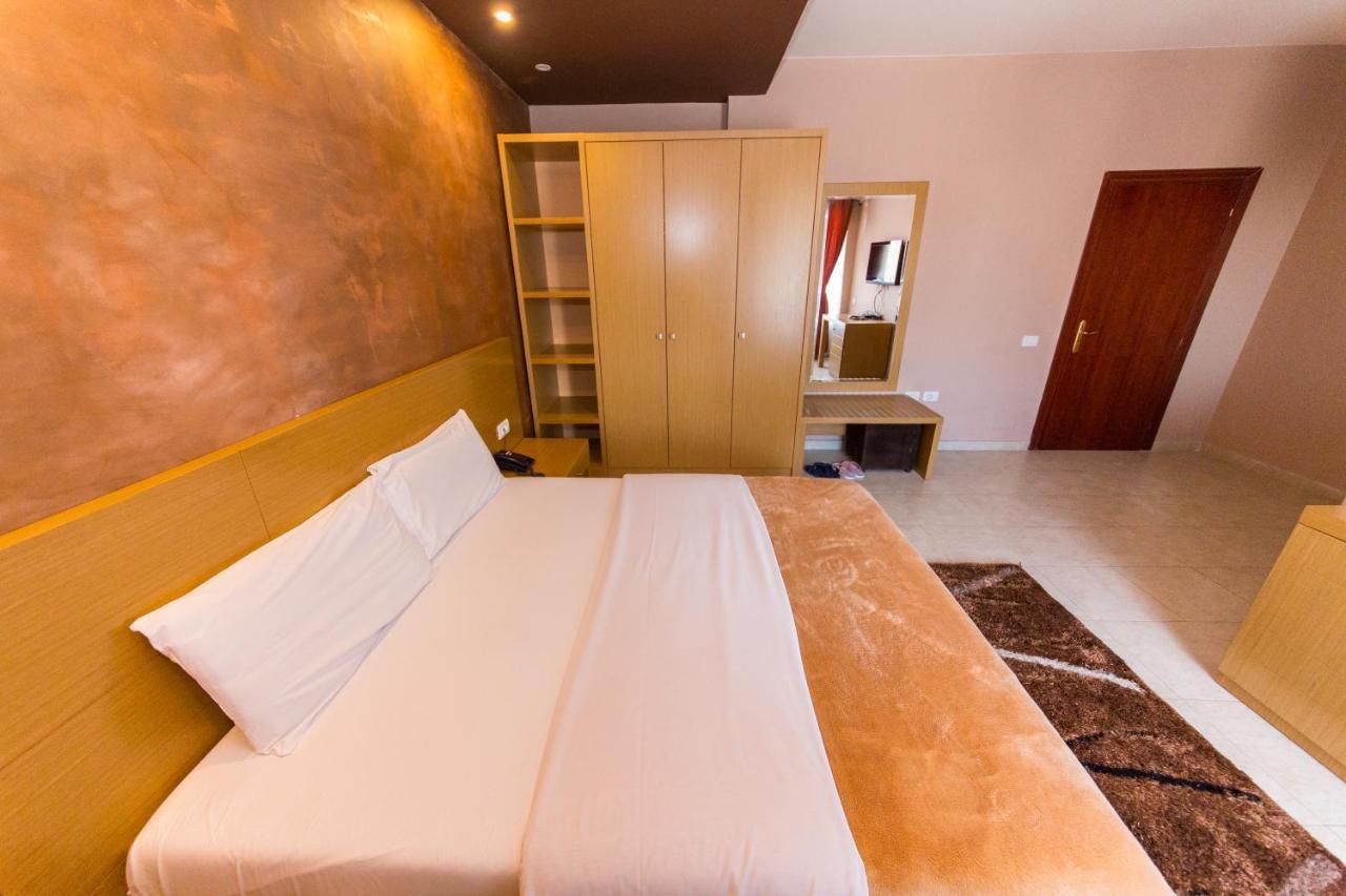 Hotel Denver Tirana Eksteriør billede