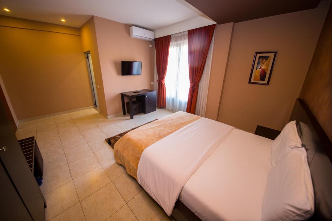 Hotel Denver Tirana Værelse billede